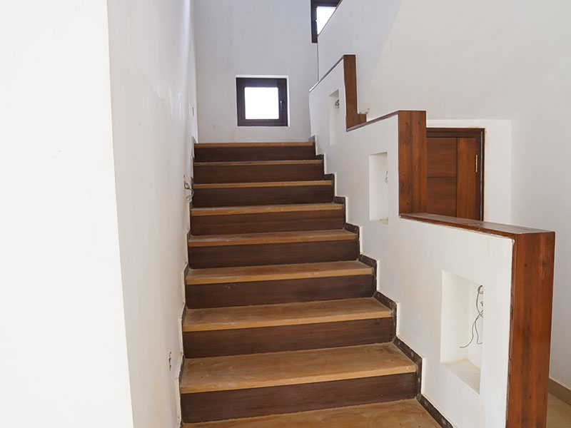 Villa P1 / P2 Staircase leading to bedrooms
